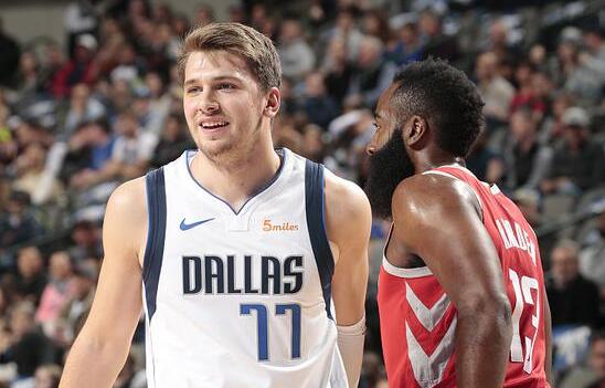 轮换中的角 轮换中的角